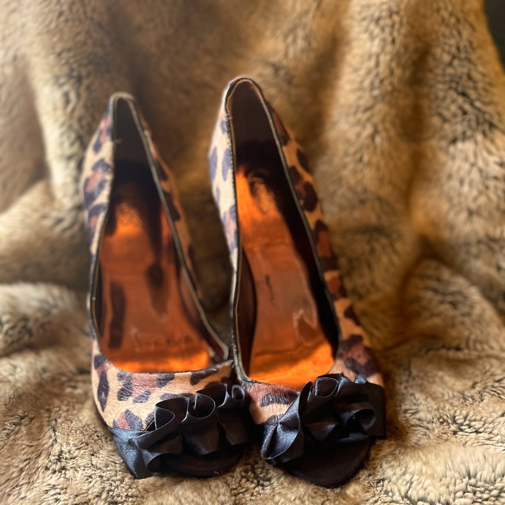 Carlos Santana leopard print heels